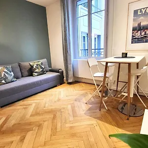https://lescale-2-part-dieu.hotels-rhonealpes.com
